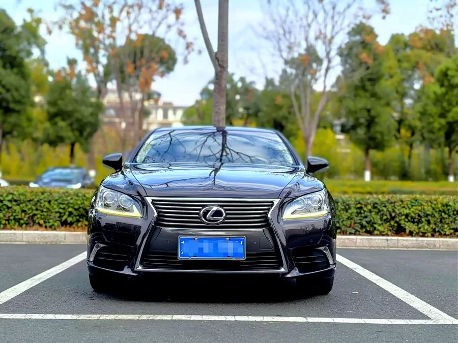 Lexus LS
