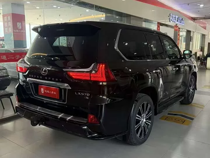 Lexus LX