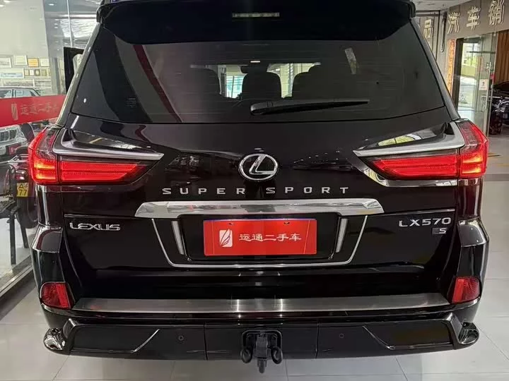 Lexus LX