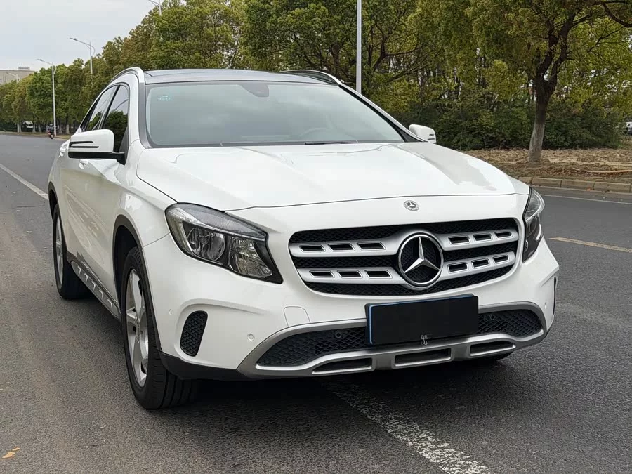Mercedes Benz GLA