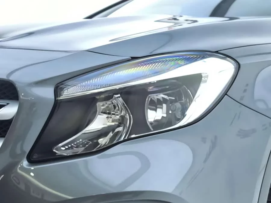Mercedes Benz GLA