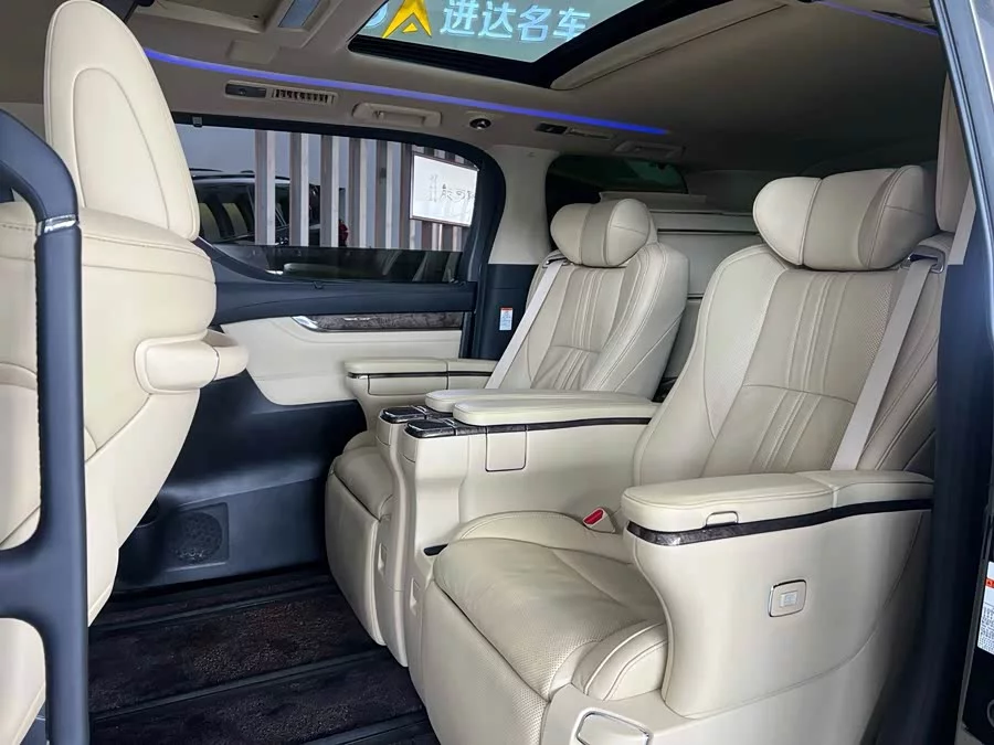 Toyota Crown Vellfire