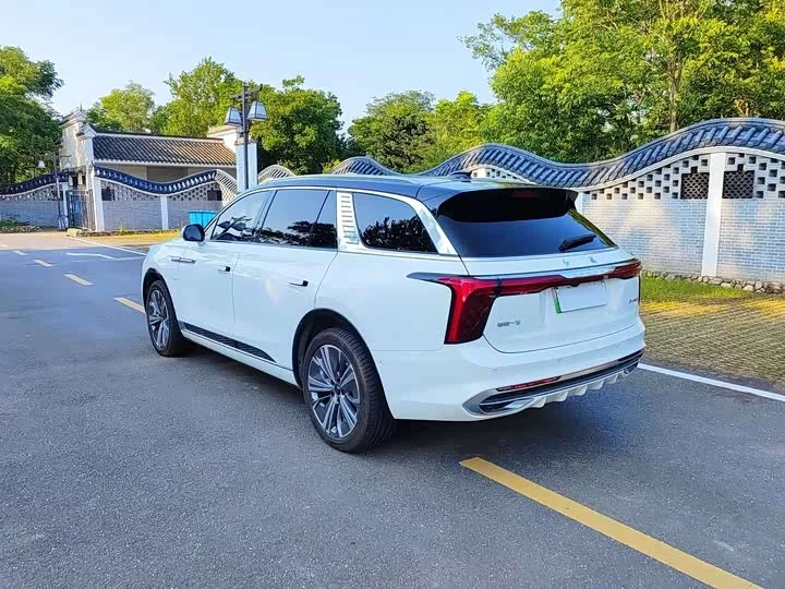 Hongqi E-HS9
