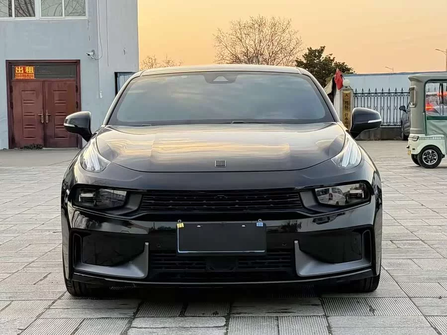 Lynk & Co 03