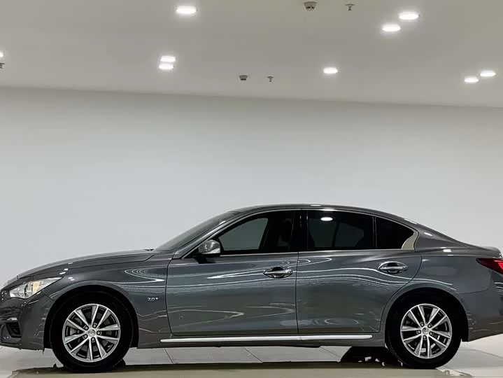 Infiniti Q50L