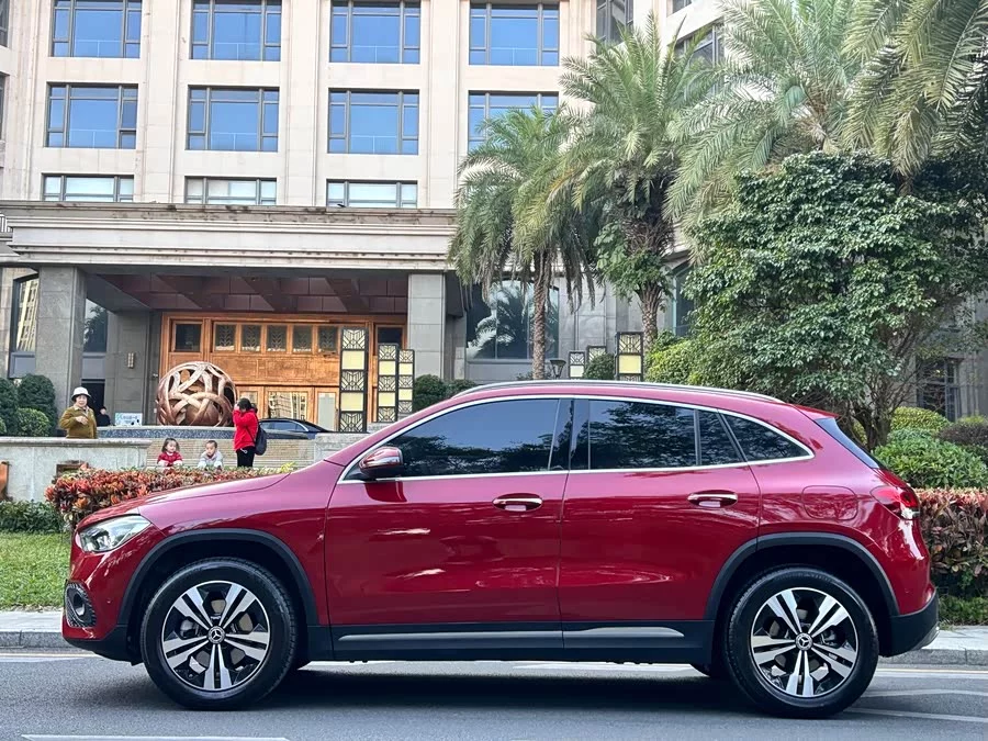 Mercedes Benz GLA