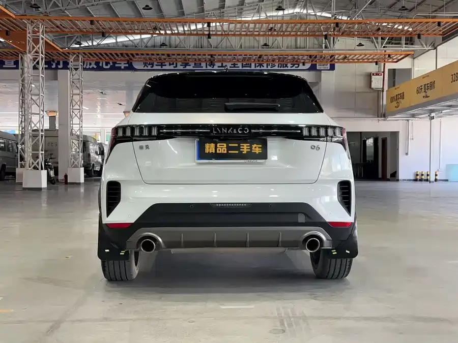 Lynk & Co 06