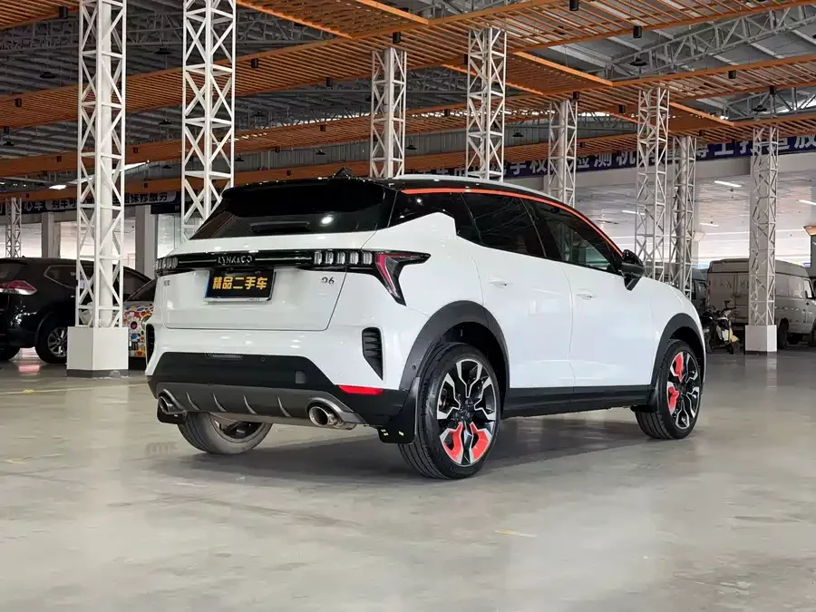 Lynk & Co 06