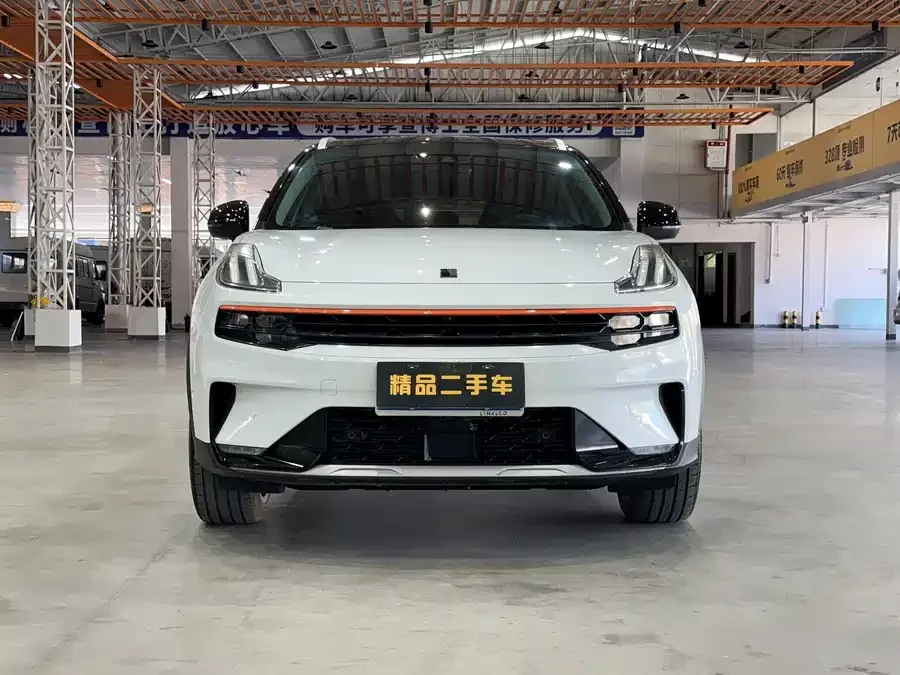 Lynk & Co 06