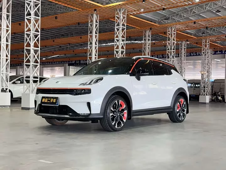 Lynk & Co 06