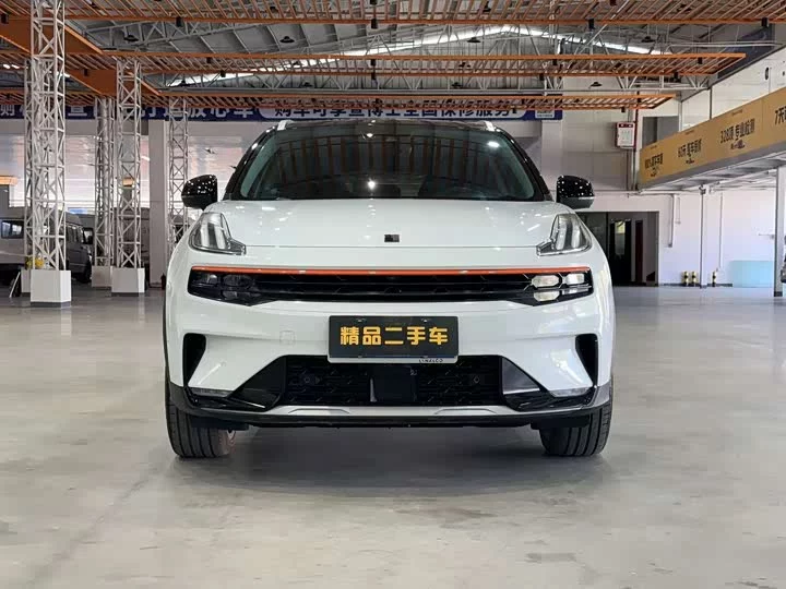 Lynk & Co 06