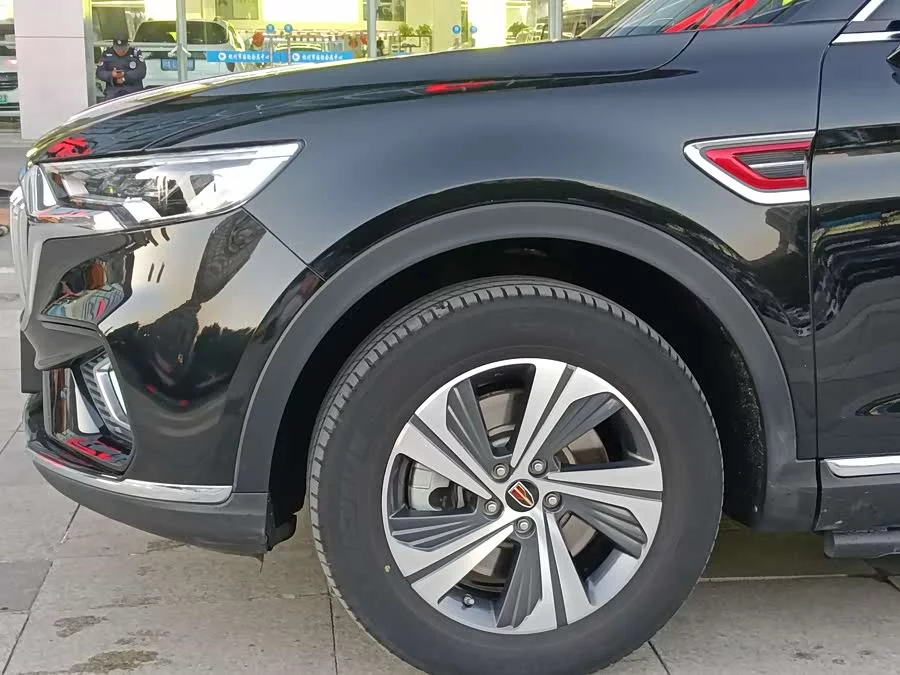 Hongqi HS5