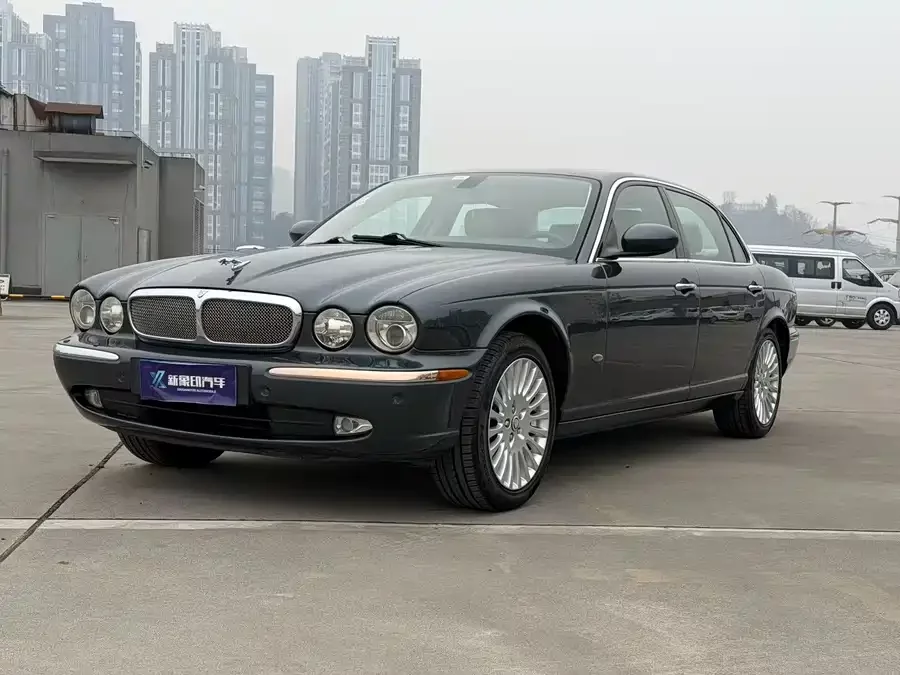 Jaguar XJ