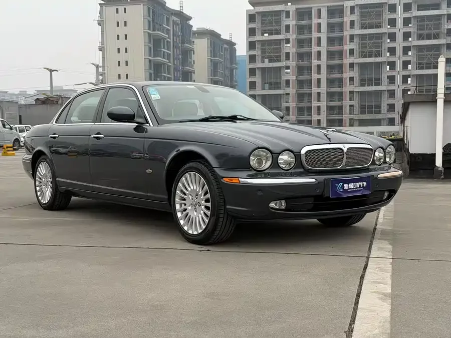 Jaguar XJ