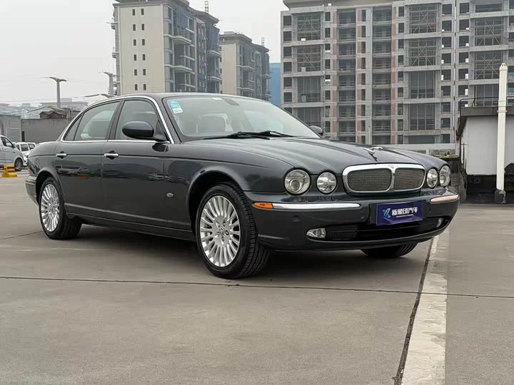 Jaguar XJ