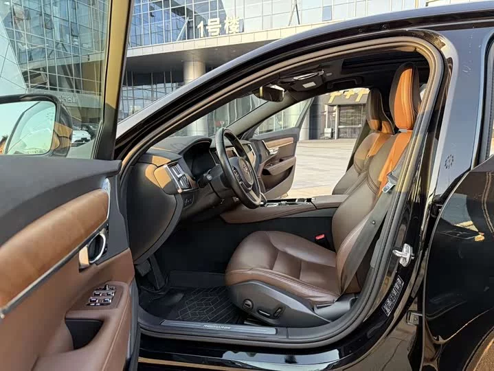 Volvo S90 plug-in hybrid