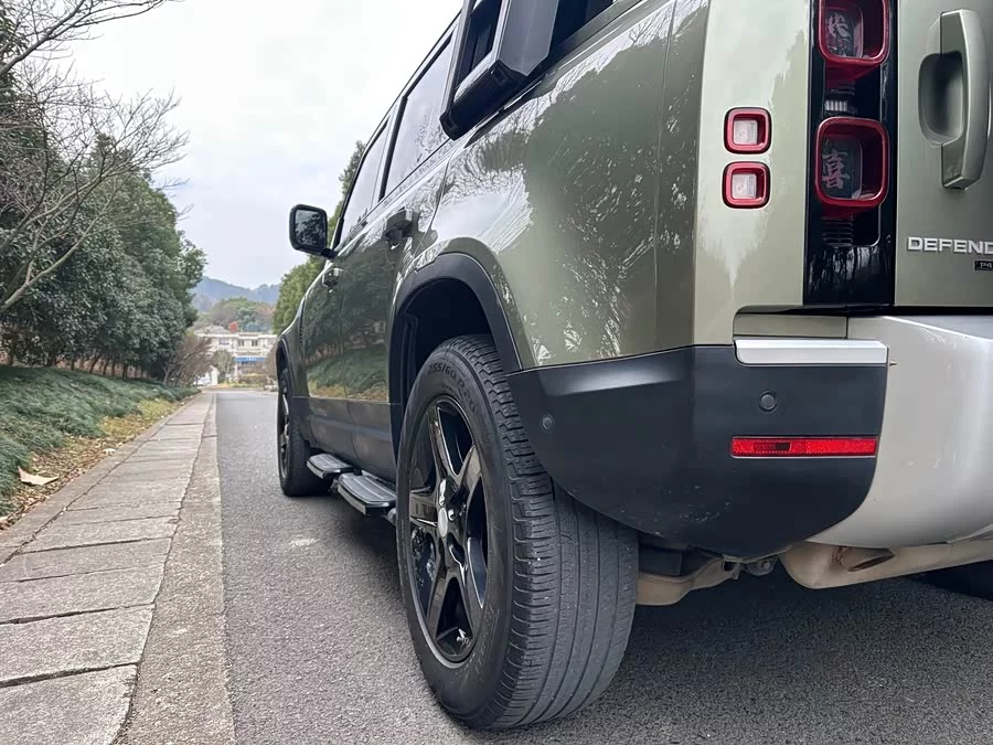 Land Rover guard