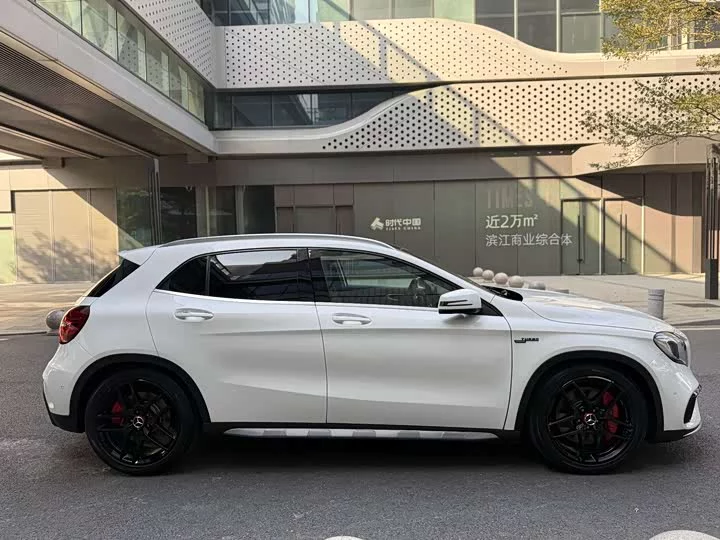 Mercedes-Benz GLA AMG