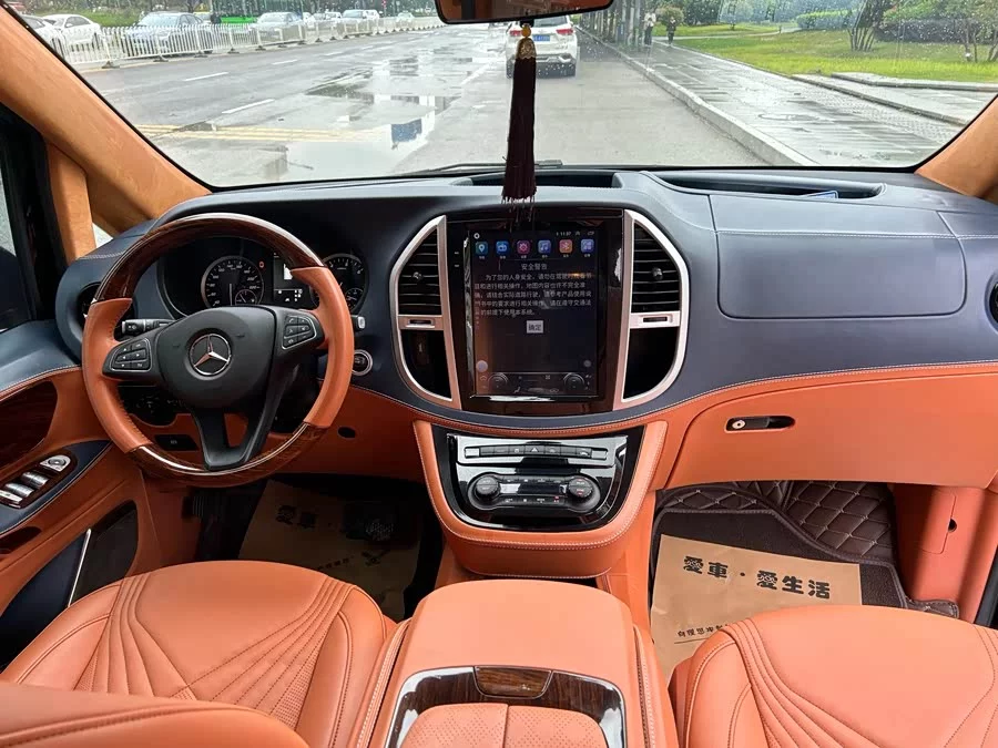 Mercedes Benz Vito