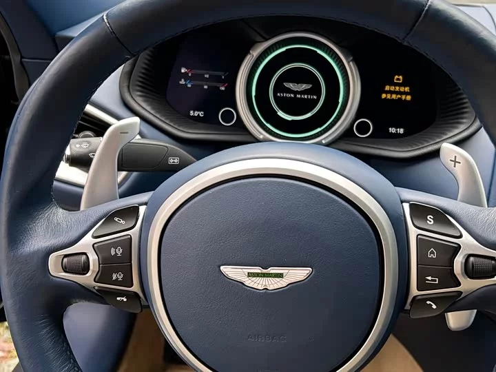 Aston Martin DB11