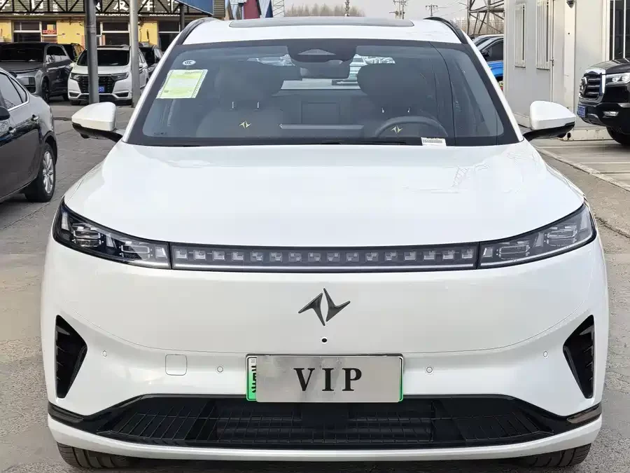 Dongfeng eπ008