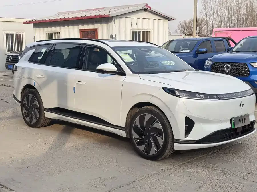 Dongfeng eπ008