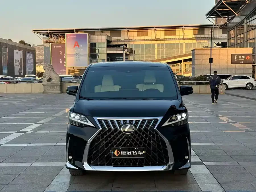 Lexus LM