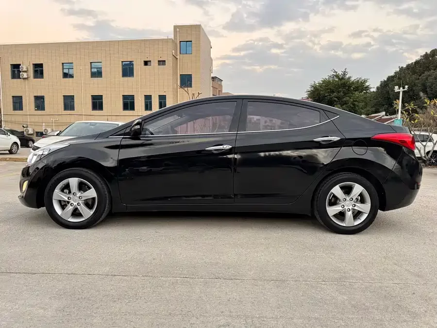 Hyundai Elantra
