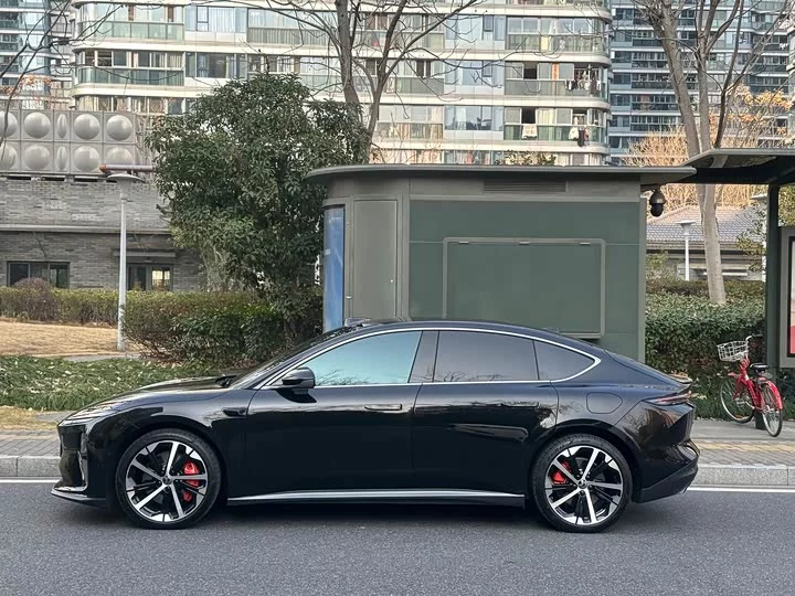 NIO ET5