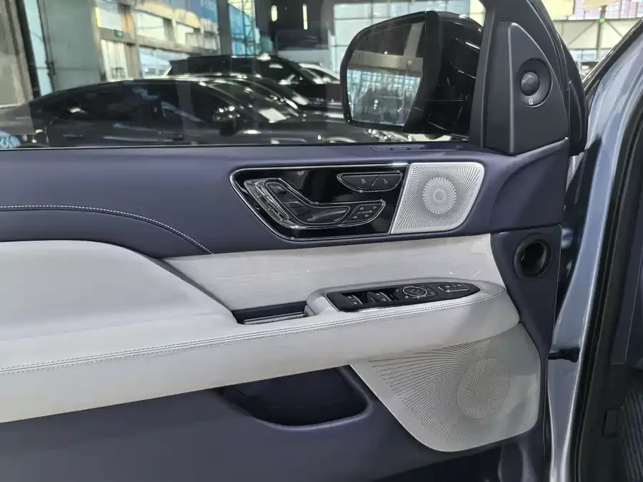 Lincoln Navigator One