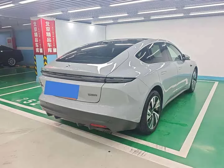 NIO ET5