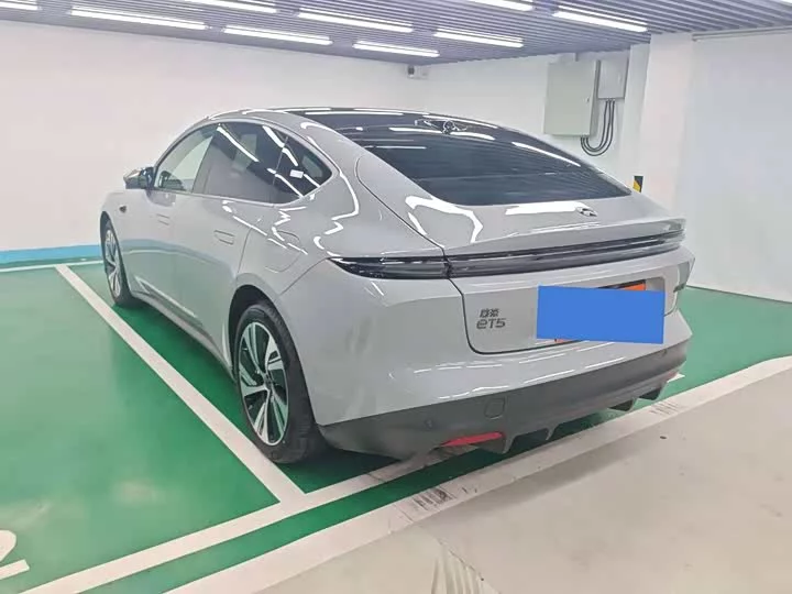 NIO ET5