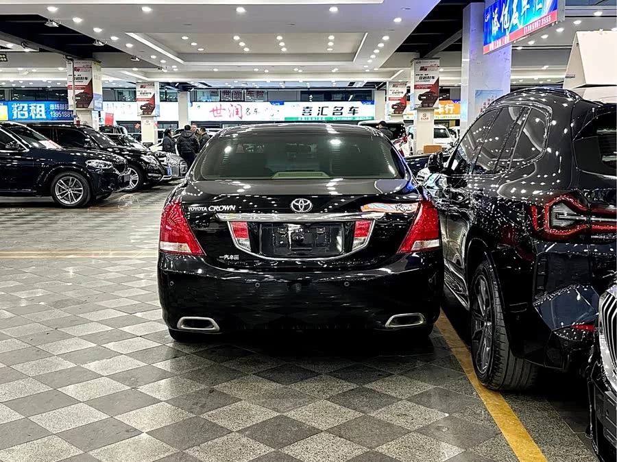 Toyota crown