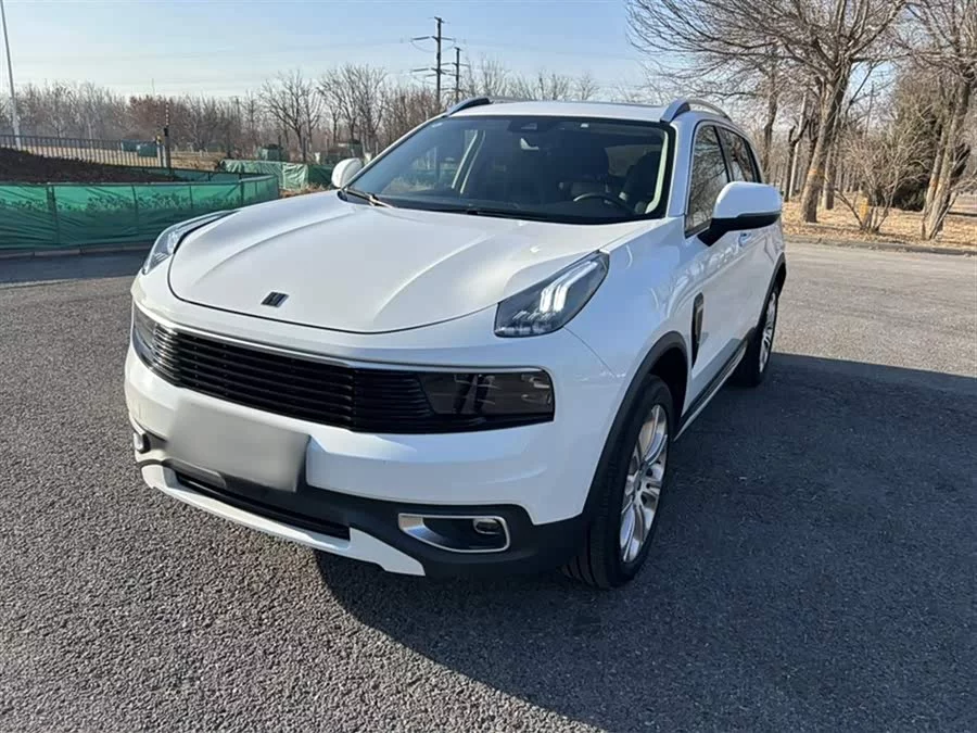 Lynk & Co 01