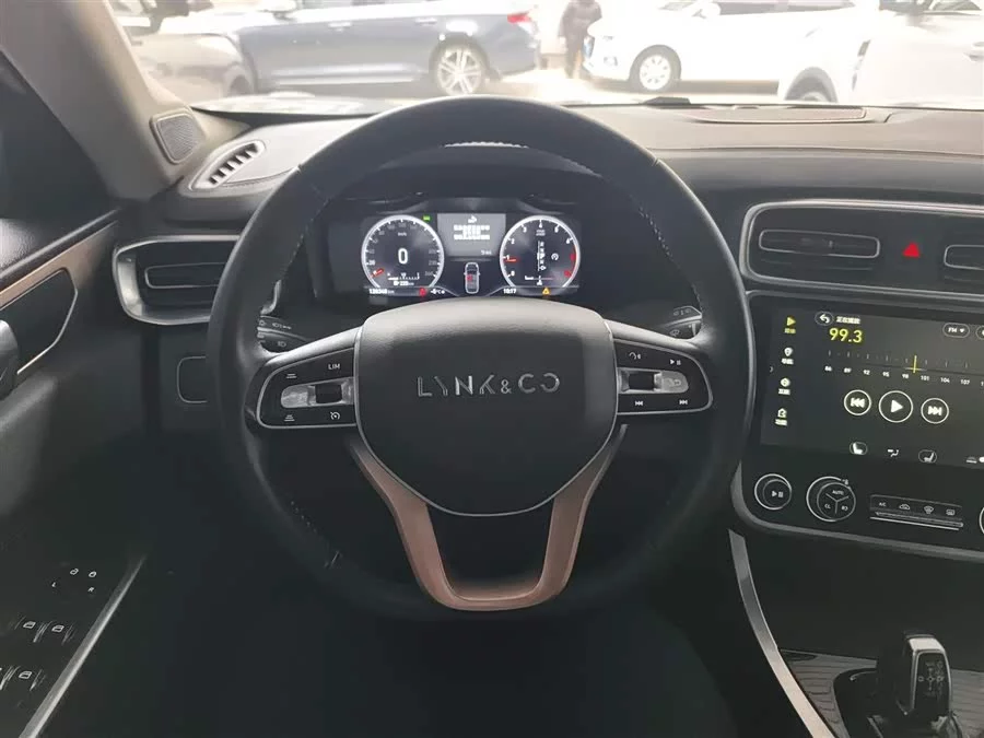 Lynk & Co 01