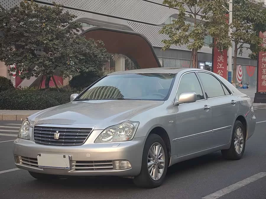 Toyota crown