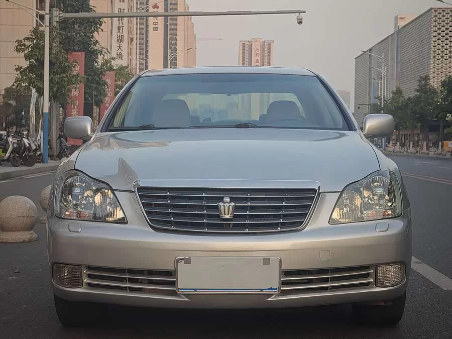 Toyota crown