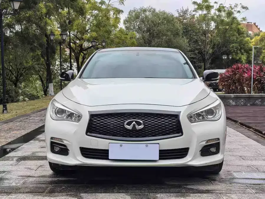 Infiniti Q50L