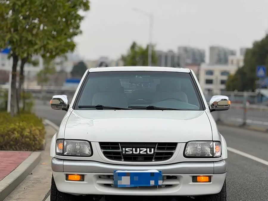 Isuzu competitor