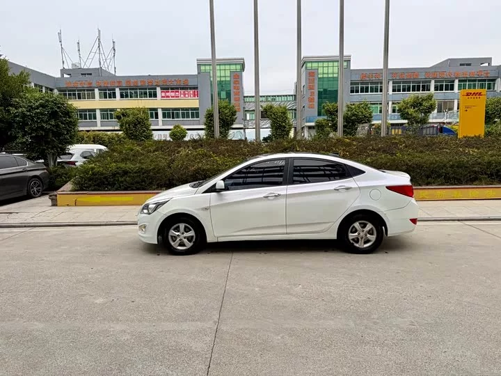 Hyundai Rena