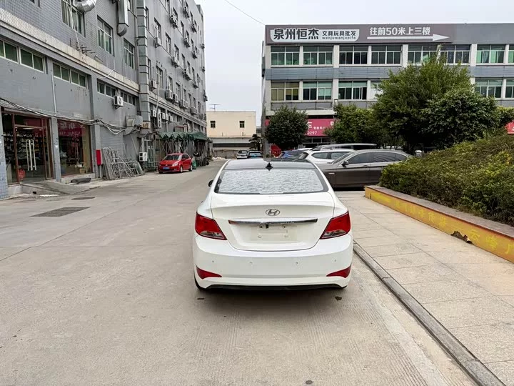 Hyundai Rena
