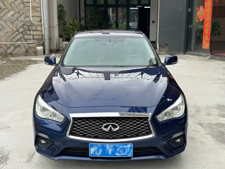 Infiniti Q50L