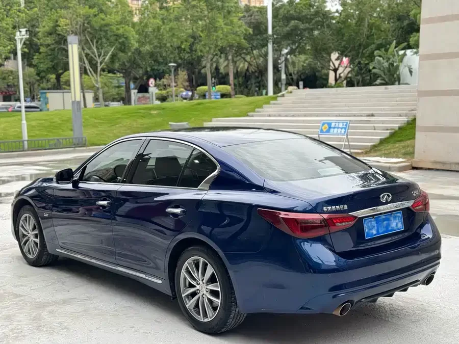 Infiniti Q50L