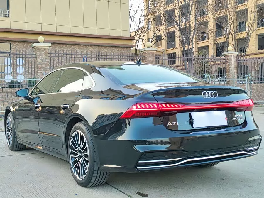 Audi A7L