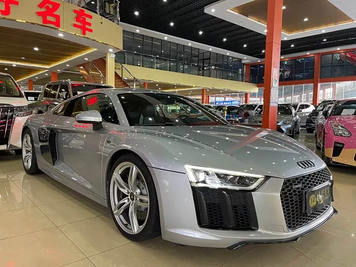 Audi R8