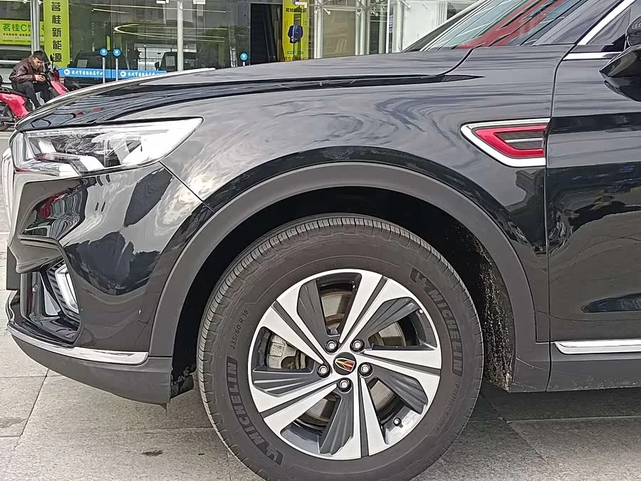 Hongqi HS5