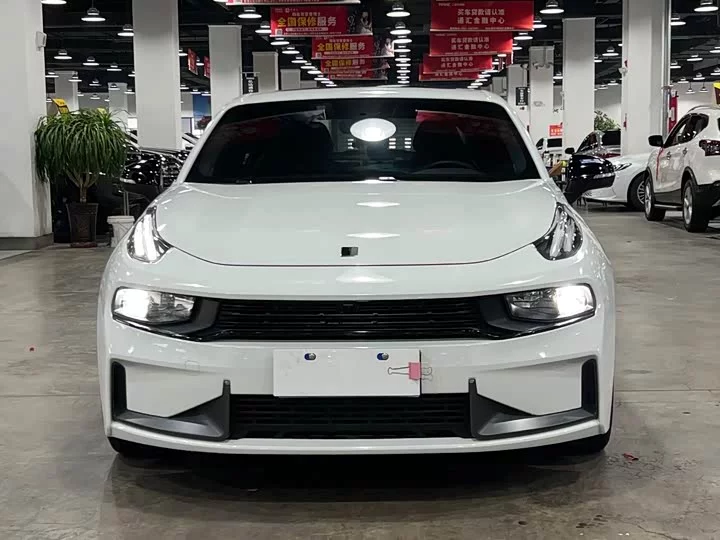 Lynk & Co 03