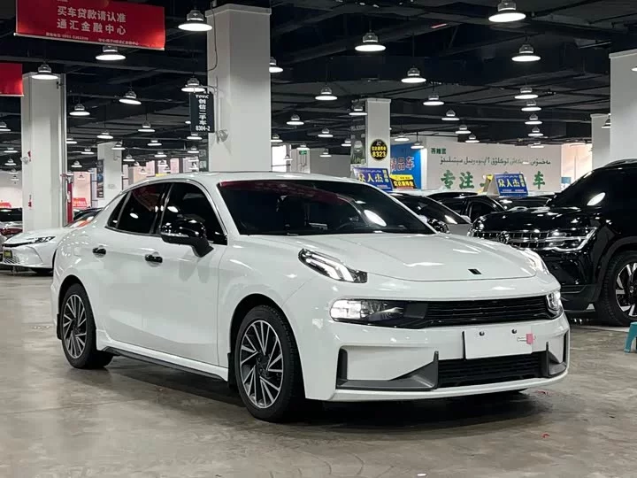 Lynk & Co 03