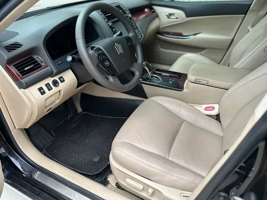 Toyota crown