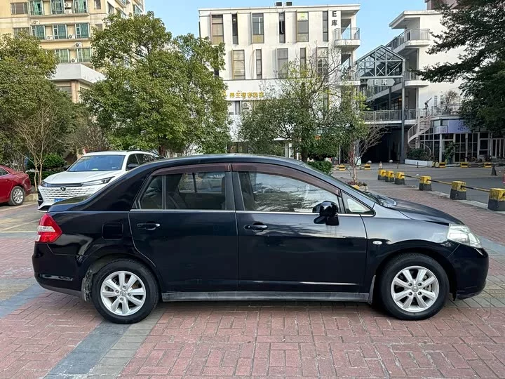 Nissan Tiida